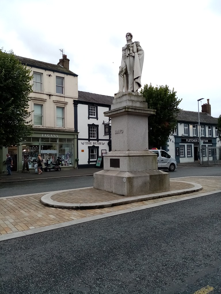 Statue of the Earl of Mayo